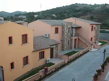 Li Troni Hotel apartamentowy