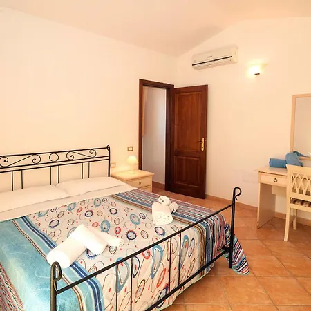Hotel apartamentowy Li Troni Budoni