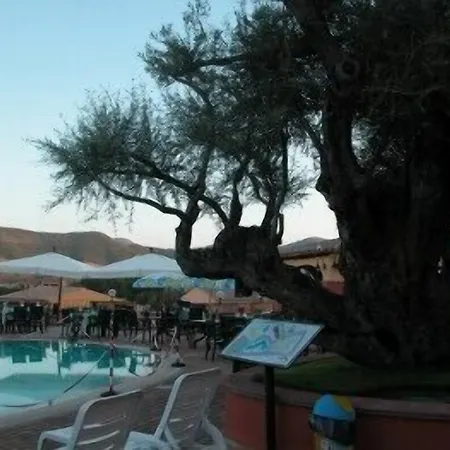 Li Troni Apartahotel Budoni