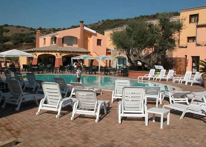 Li Troni Aparthotel 3*