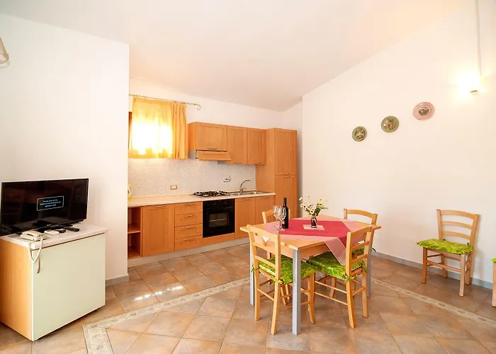 Li Troni Aparthotel 3*