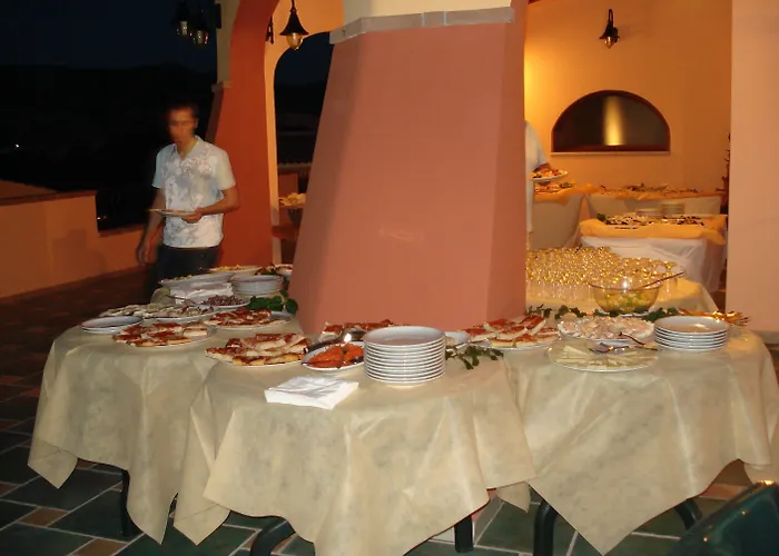 Li Troni Aparthotel 3*