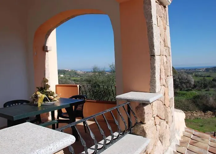 Aparthotel Li Troni 3*