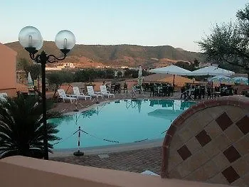 Aparthotel Li Troni 3*