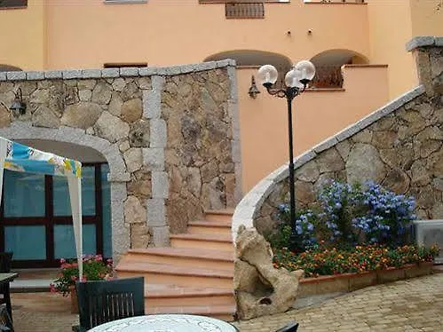 Aparthotel Li Troni Budoni