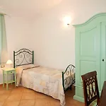 Li Troni 3* بودوني