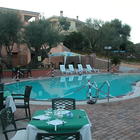 Aparthotel Li Troni 3*