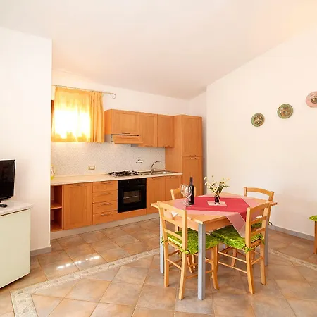 Li Troni Aparthotel 3*
