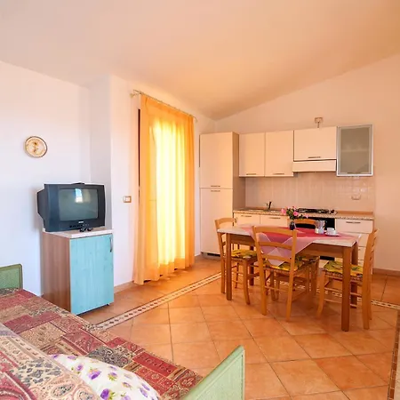 Li Troni מלון דירות 3*