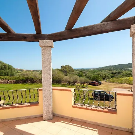 Li Troni מלון דירות