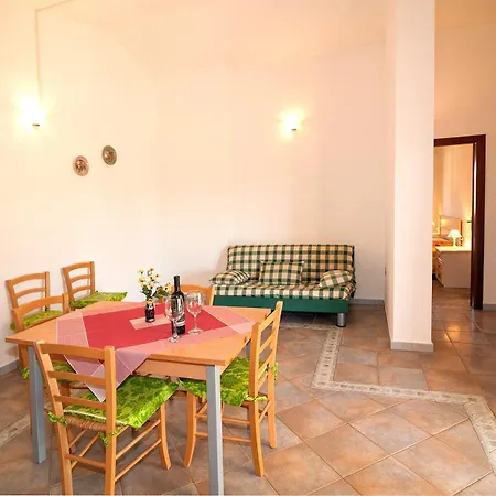 Li Troni Aparthotel 3*