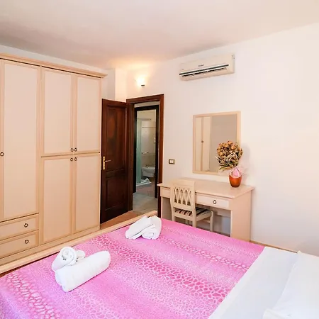 Li Troni Aparthotel Budoni