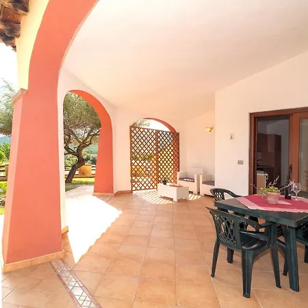 Li Troni מלון דירות 3*