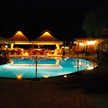 Li Troni Aparthotel
