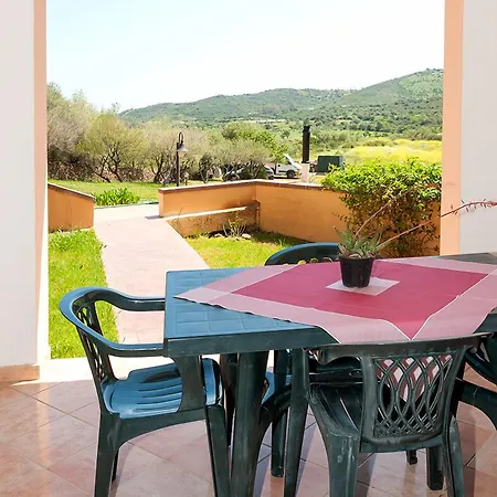 Li Troni Aparthotel
