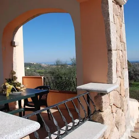 شقة فندقية Li Troni 3*