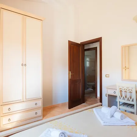 Li Troni Aparthotel 3*