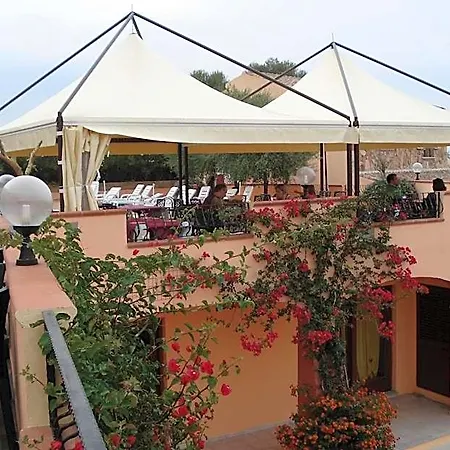 Li Troni Apart Otel Budoni