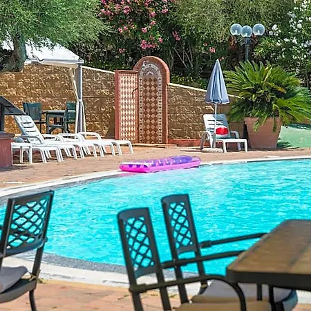 Li Troni Apart Otel 3*