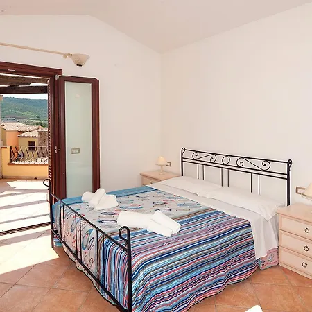 Li Troni Aparthotel